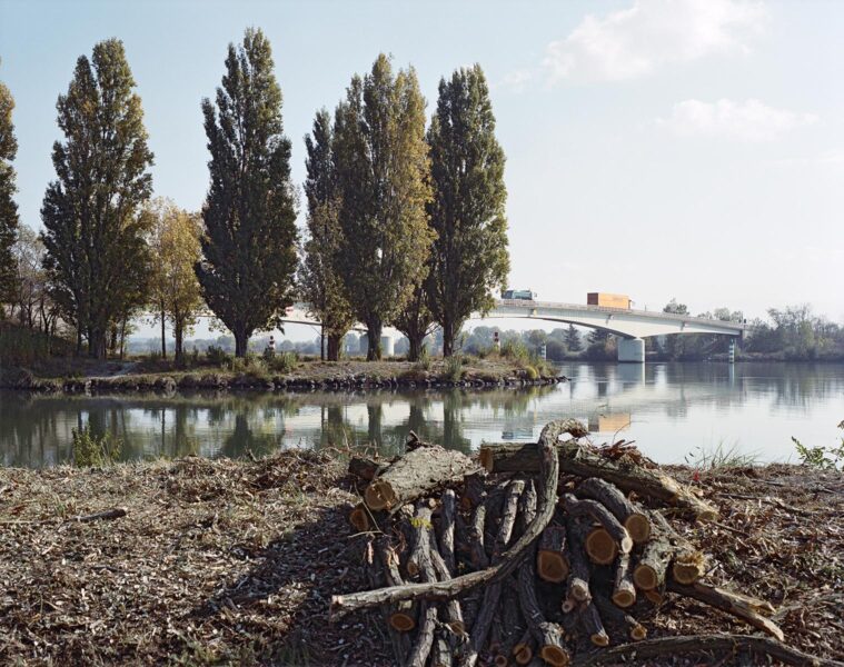 Pont sur le Rhône à l'embouchure de l'Embroye à Charmes-sur-Rhône - 2011