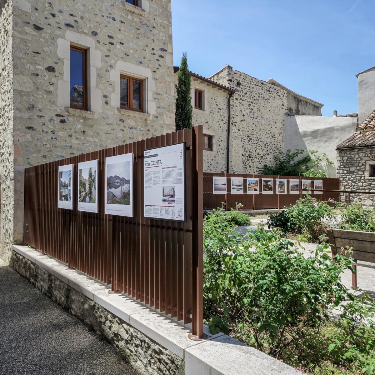 AQUA - Festival Présences Photographie - Square de la Chapelle, Meysse - 2025